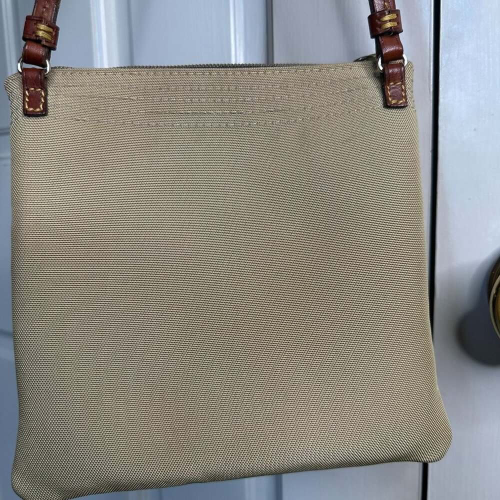 DOONEY & BURKE NORTH SOUTH NYLON TRIPLE ZIP CROSSBODY – KHAKI - Picture 5 of 7